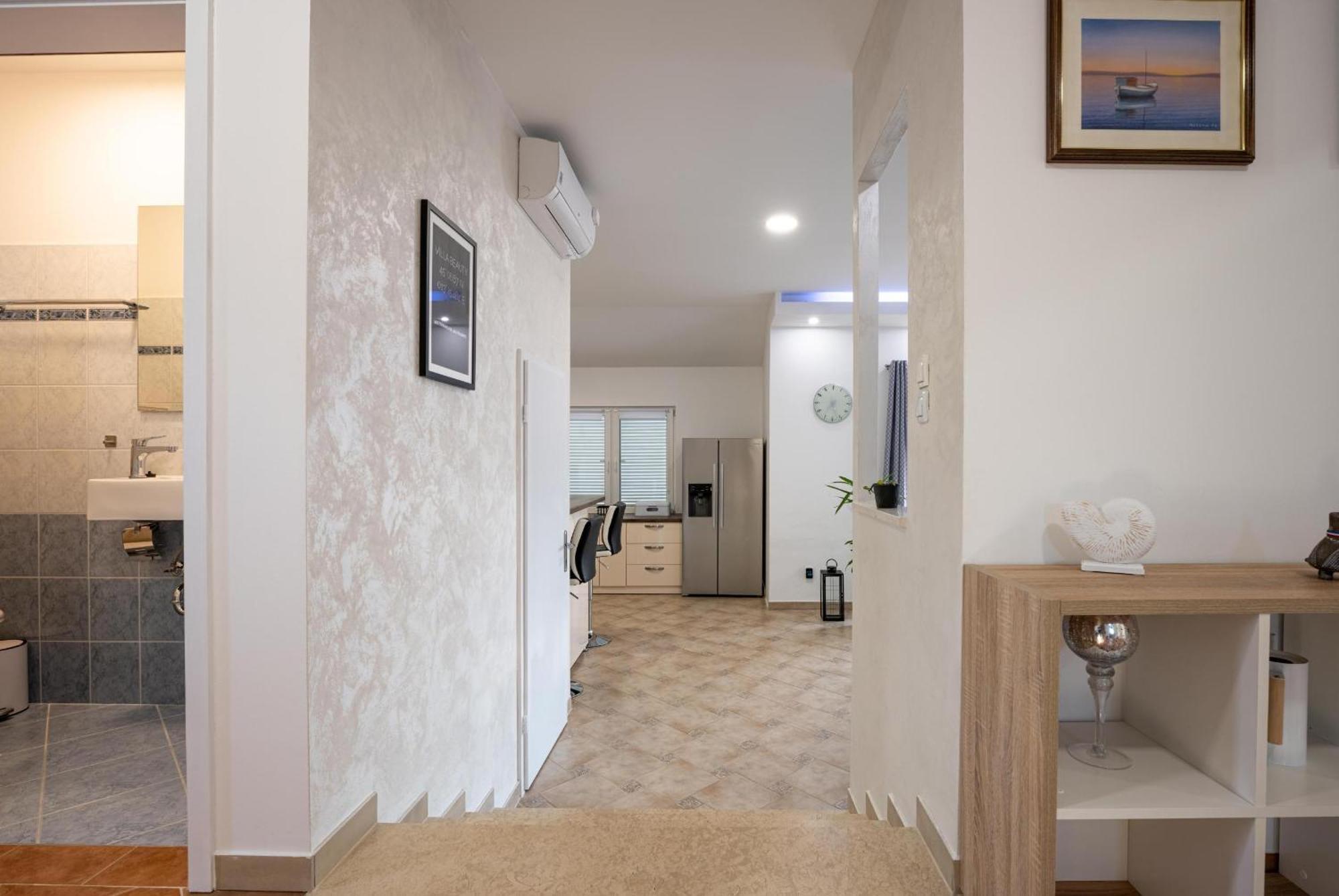 Villa Beauty With Heated Pool And Jacuzzi Kanfanar Exterior foto